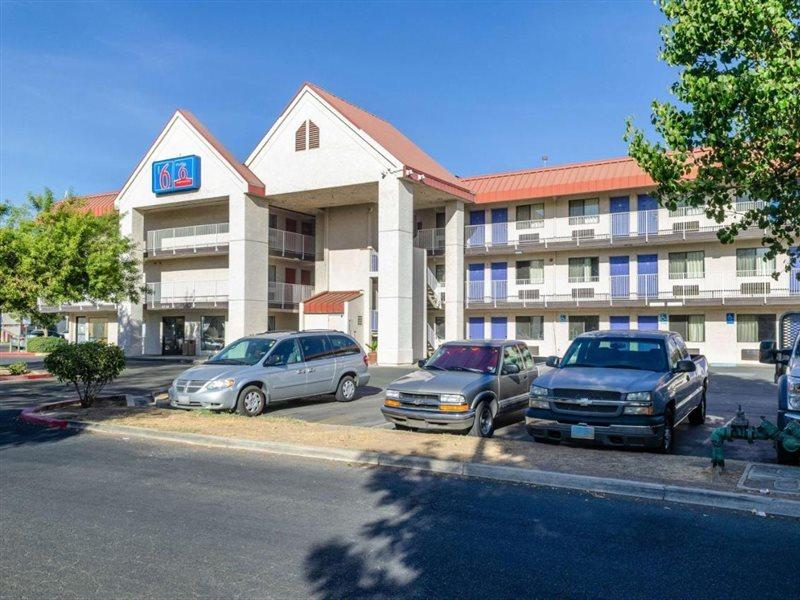 Motel 6-Fresno, Ca - Yosemite Hwy Eksteriør billede
