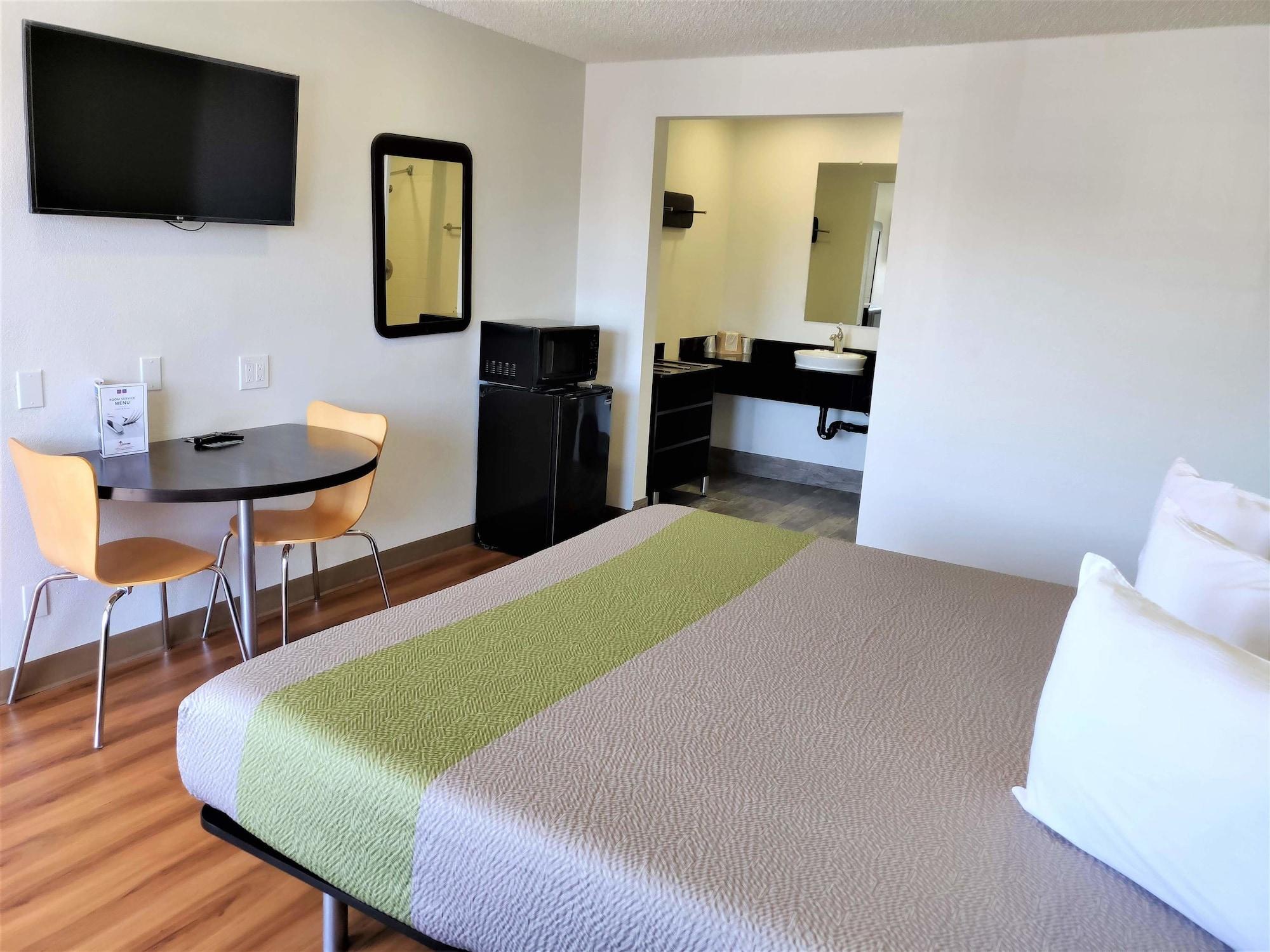 Motel 6-Fresno, Ca - Yosemite Hwy Eksteriør billede
