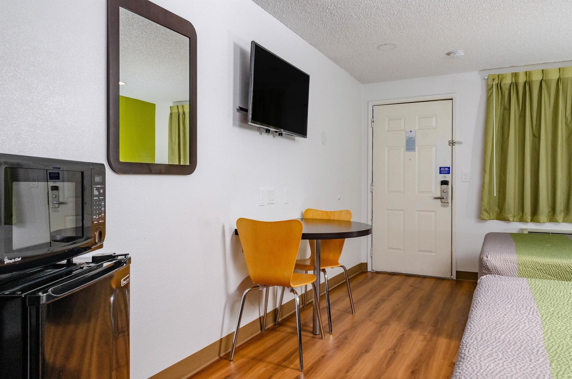 Motel 6-Fresno, Ca - Yosemite Hwy Eksteriør billede