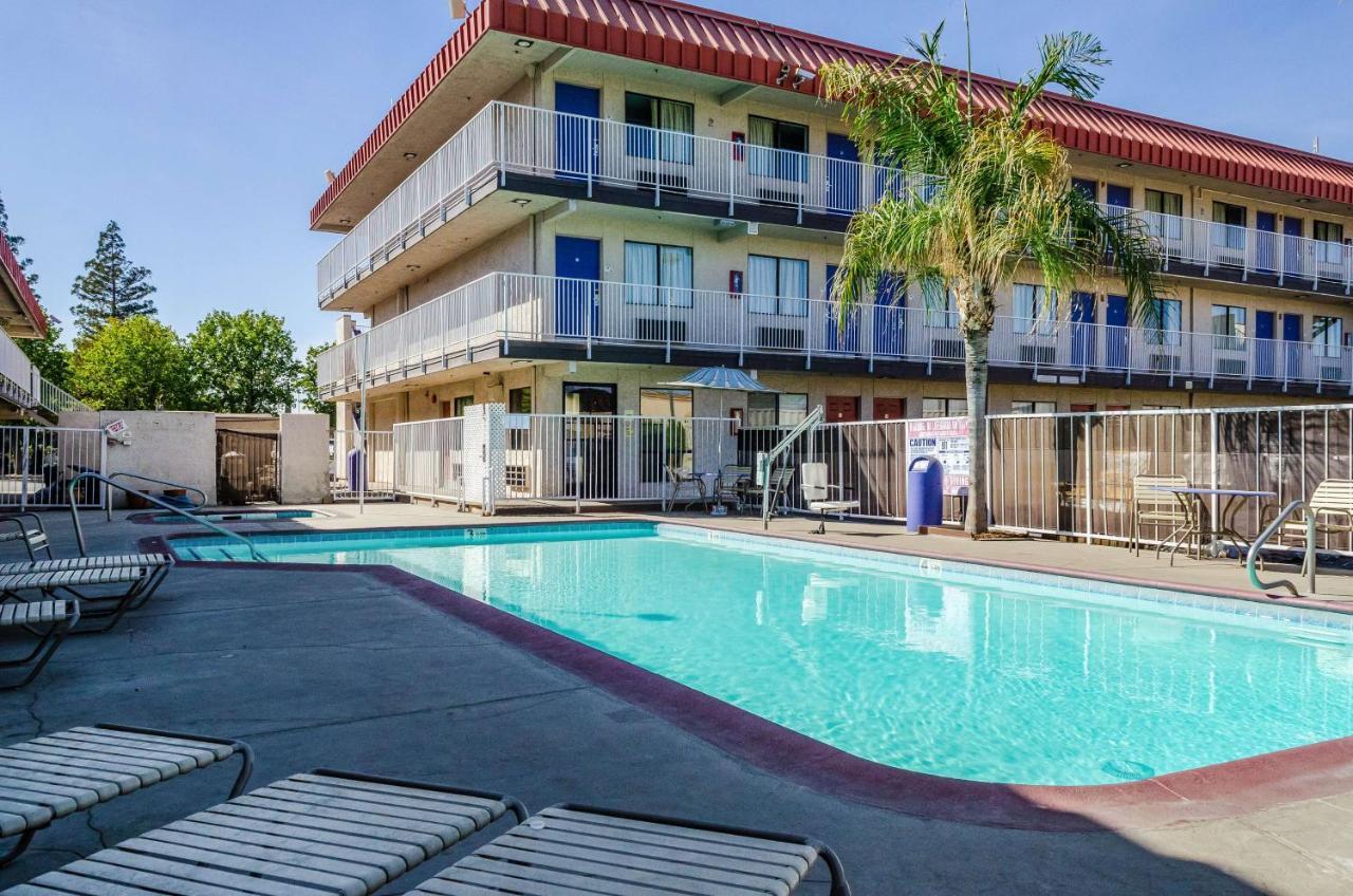 Motel 6-Fresno, Ca - Yosemite Hwy Eksteriør billede