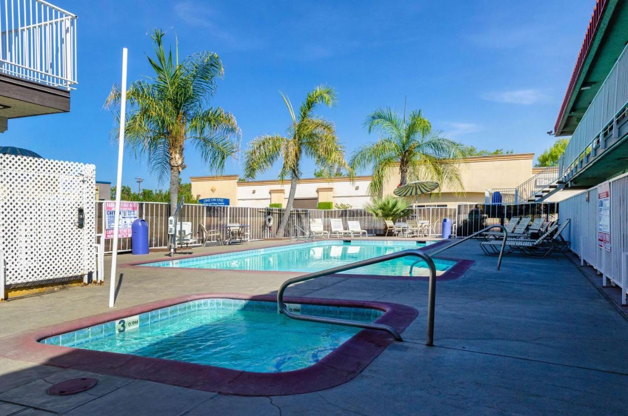 Motel 6-Fresno, Ca - Yosemite Hwy Eksteriør billede
