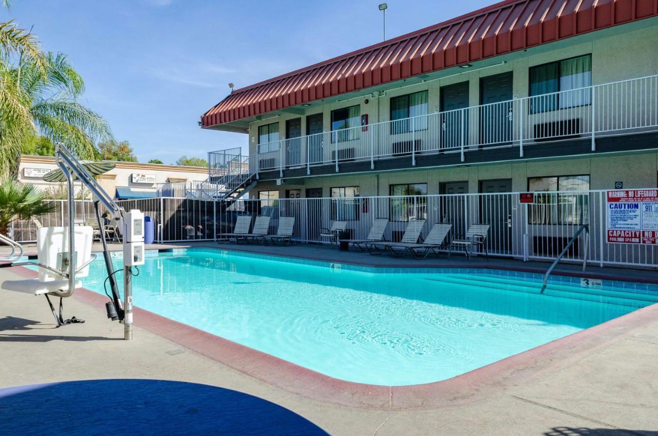 Motel 6-Fresno, Ca - Yosemite Hwy Eksteriør billede