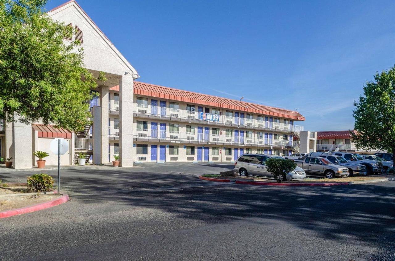 Motel 6-Fresno, Ca - Yosemite Hwy Eksteriør billede